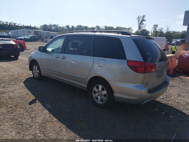 Toyota Sienna Le