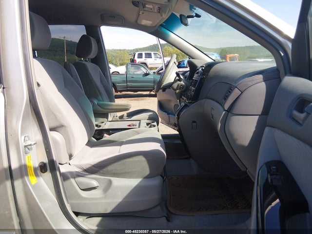 Toyota Sienna Le