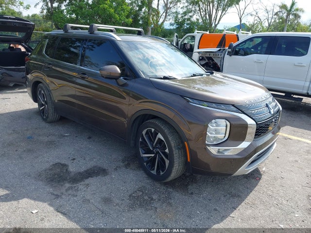 Salvage Mitsubishi Outlander Image