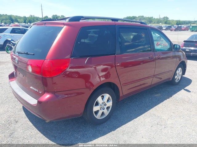 Toyota Sienna Le