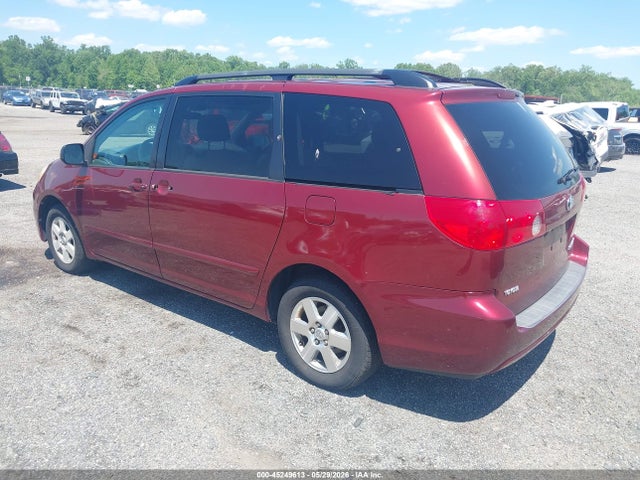 Toyota Sienna Le
