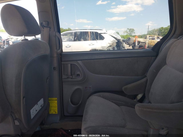 Toyota Sienna Le