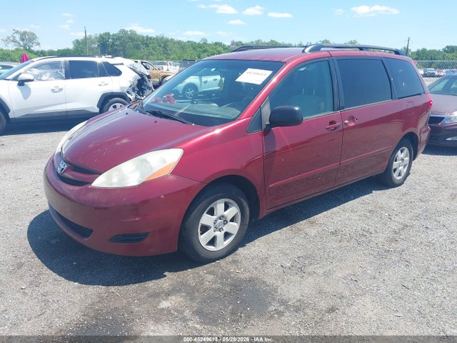 Toyota Sienna Le