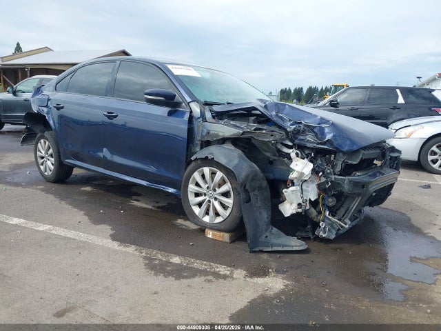 Salvage Volkswagen Passat Image