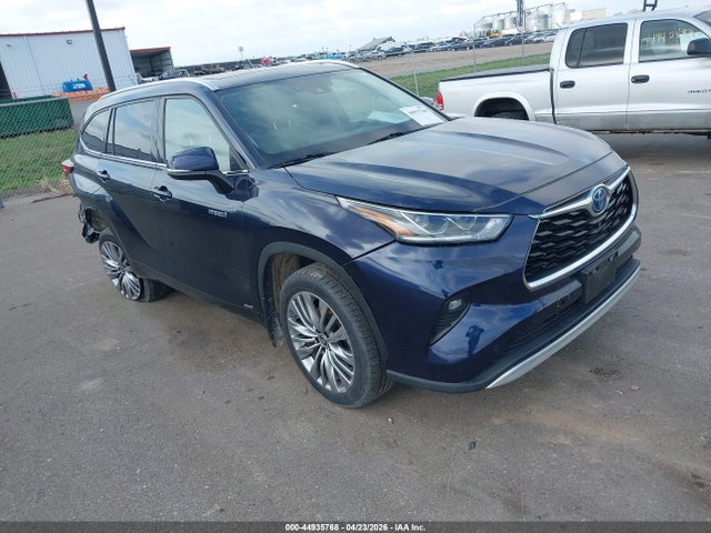 Salvage Toyota Highlander Image