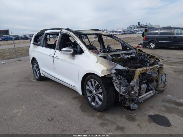 Salvage Chrysler Pacifica Image