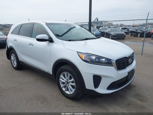 Salvage Kia Sorento Image