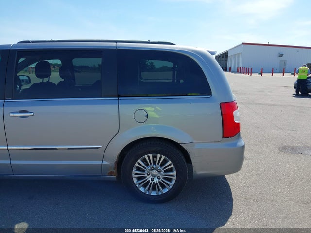 Chrysler Town & Country Touring-l