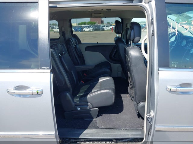 Chrysler Town & Country Touring-l