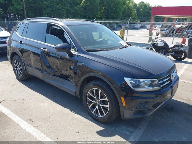 Salvage Volkswagen Tiguan Image