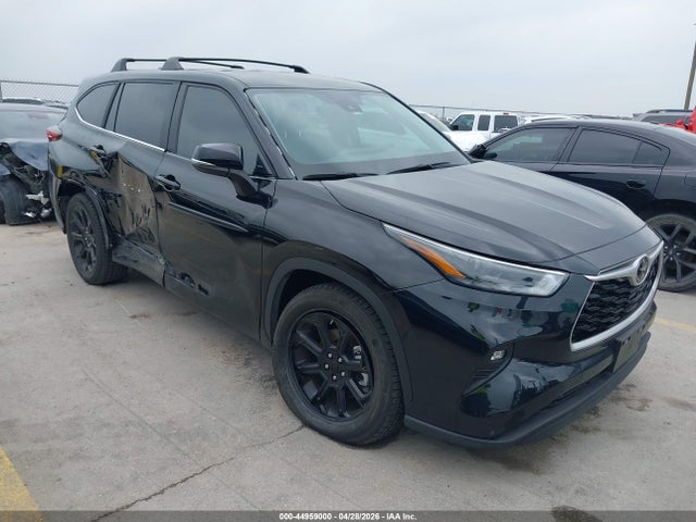 Salvage Toyota Highlander Image