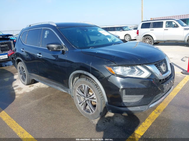 Salvage Nissan Rogue Image