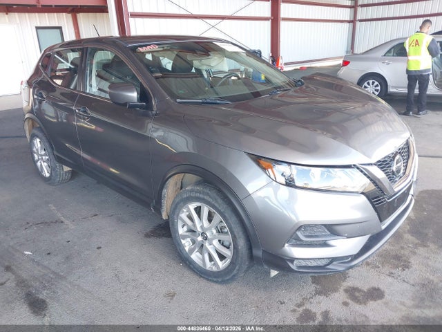 Salvage Nissan Rogue Image