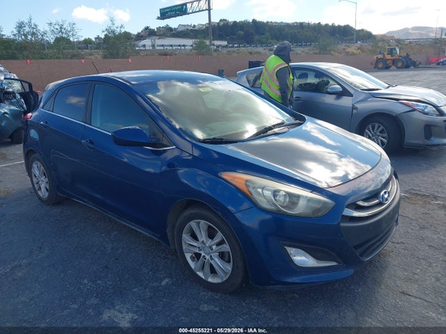 Salvage Hyundai ELANTRA Image