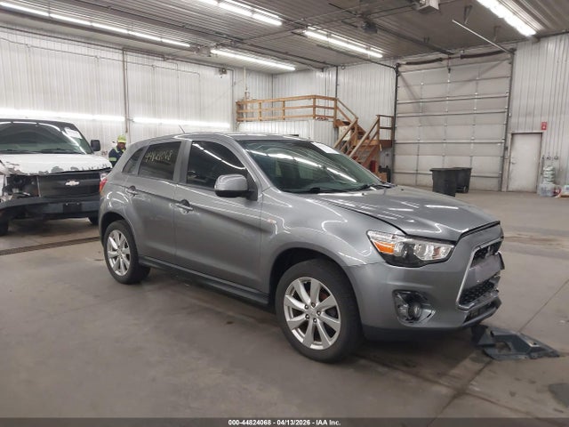 Salvage Mitsubishi Outlander Image