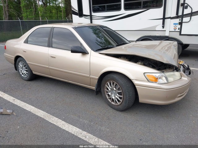 Salvage Toyota Camry Image