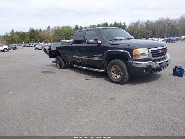Salvage GMC Sierra 2500 Image