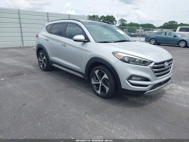 Salvage Hyundai TUCSON Image