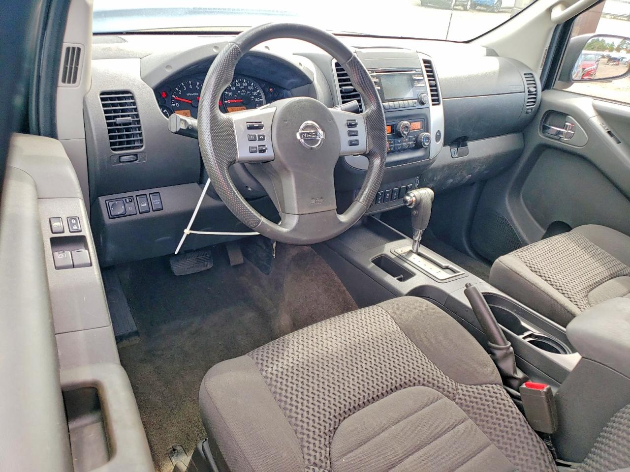 Nissan Frontier Sv V6