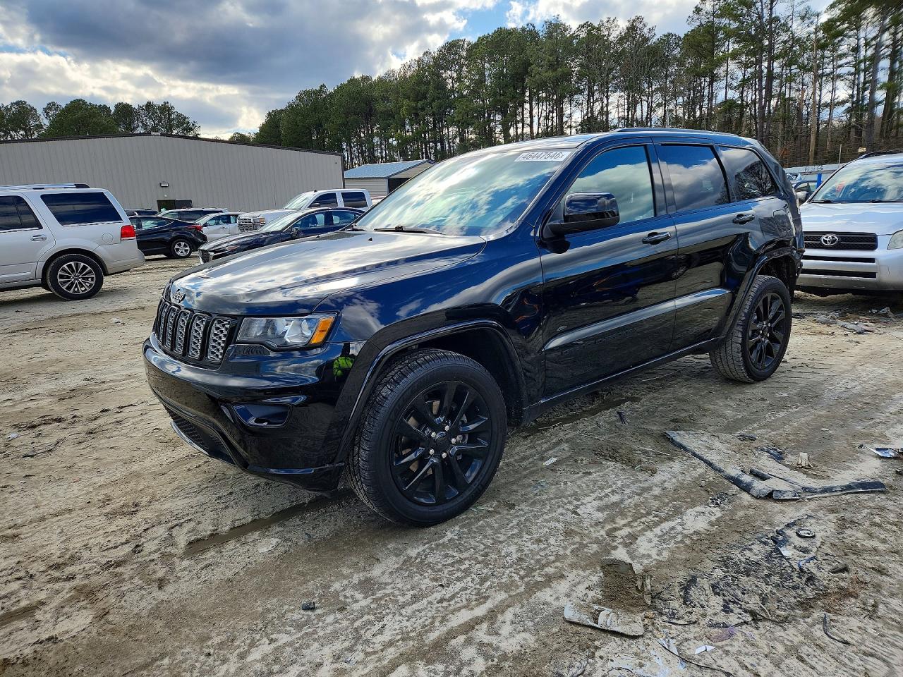 Salvage Jeep Cherokee Image