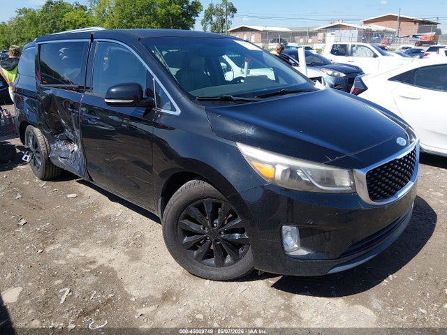 Salvage Kia Sedona Image