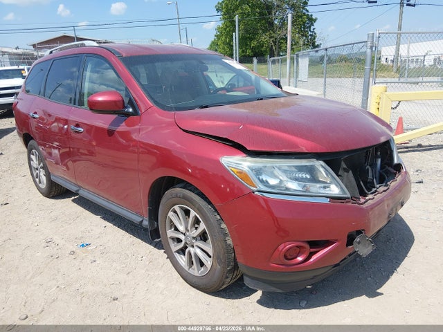 Salvage Nissan Pathfinder Image