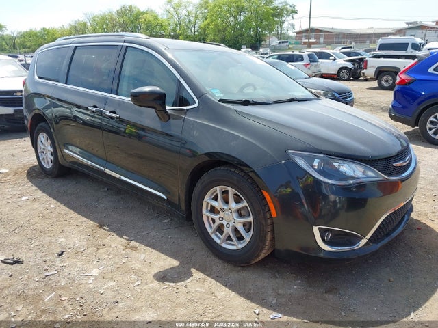 Salvage Chrysler Pacifica Image