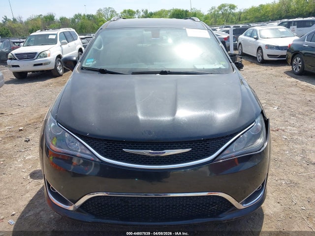 Chrysler Pacifica Touring L