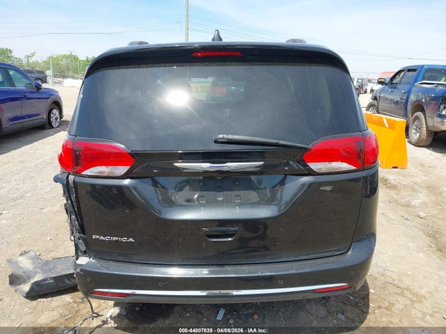 Chrysler Pacifica Touring L