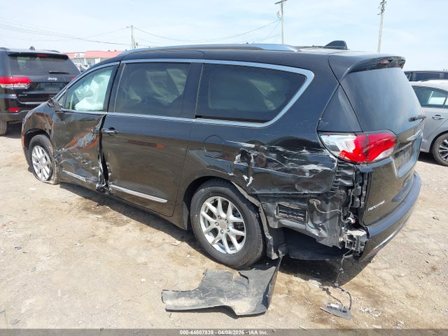 Chrysler Pacifica Touring L