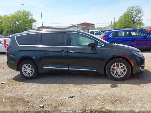 Chrysler Pacifica Touring L