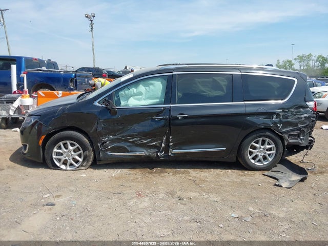 Chrysler Pacifica Touring L