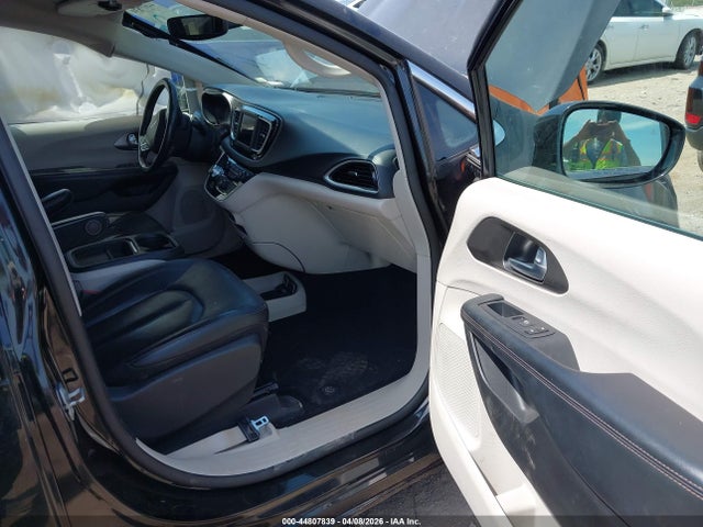 Chrysler Pacifica Touring L