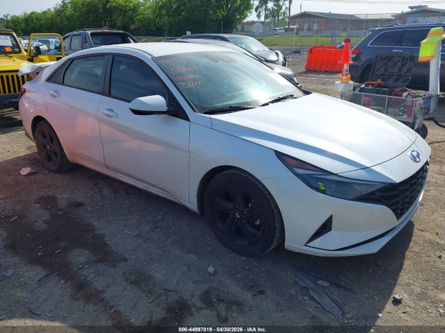 Salvage Hyundai ELANTRA Image