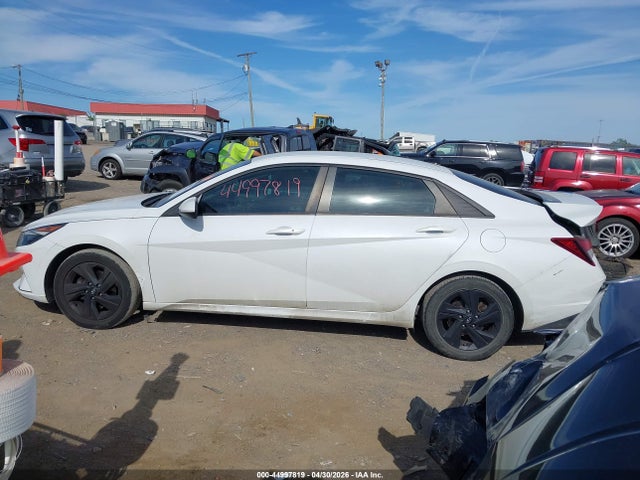 Hyundai ELANTRA Sel