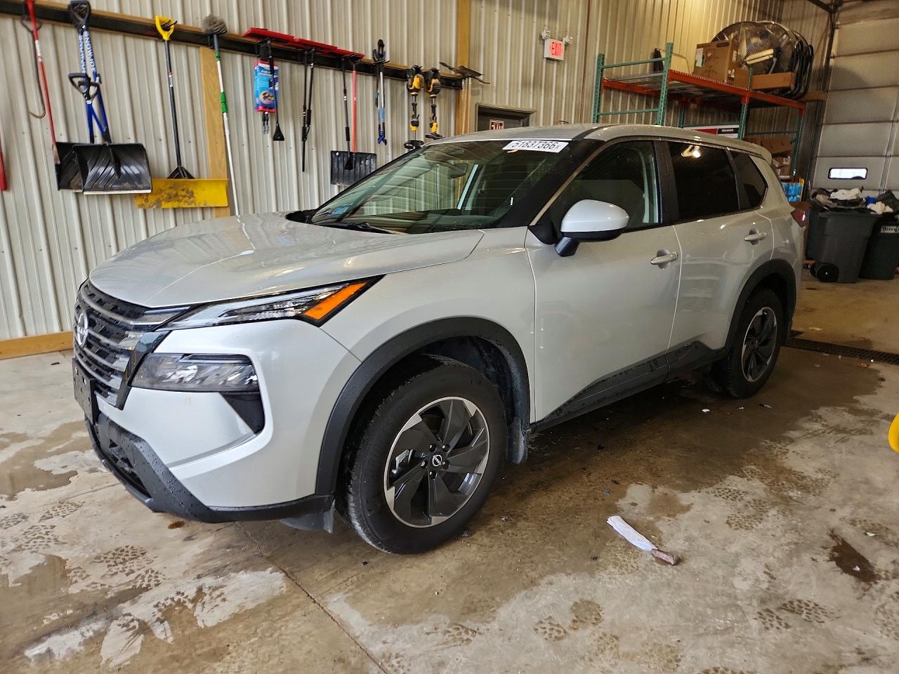 Salvage Nissan Rogue Image