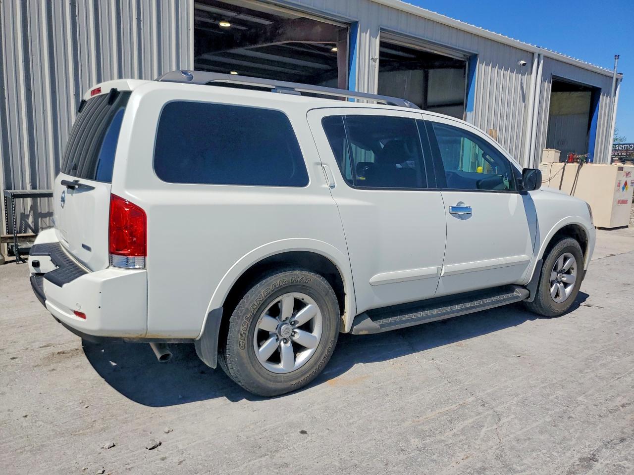 Nissan Armada Sv