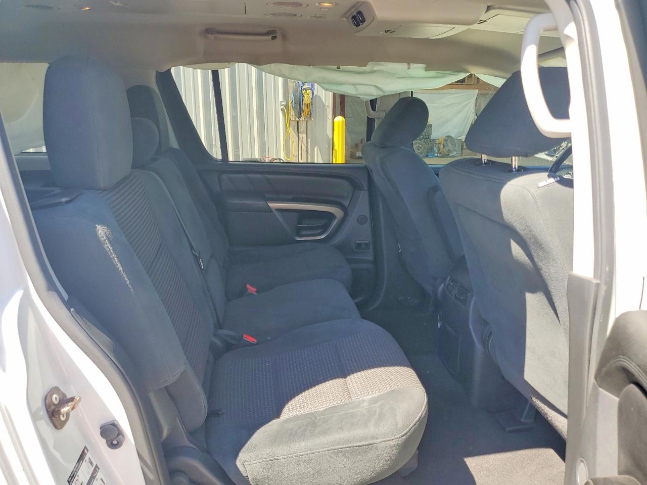 Nissan Armada Sv