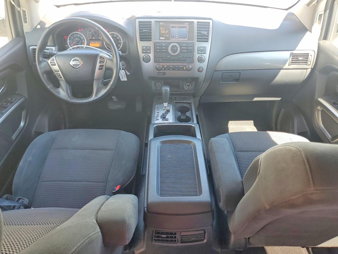 Nissan Armada Sv
