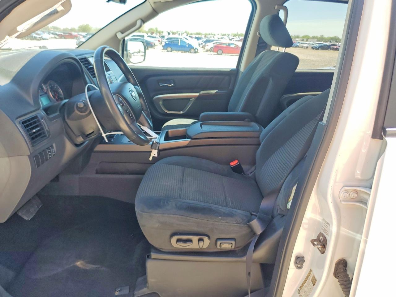 Nissan Armada Sv