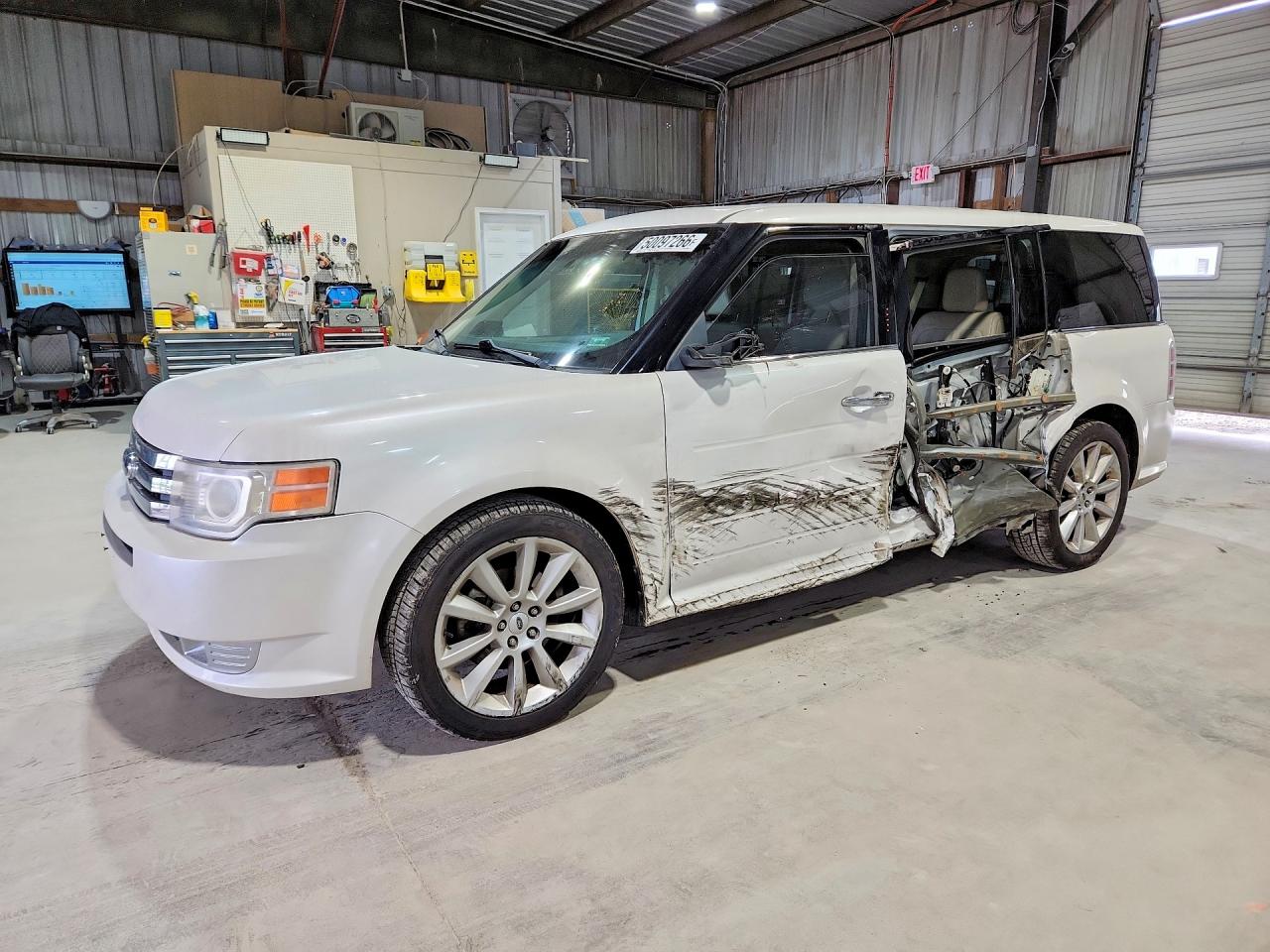 Salvage Ford Flex Image