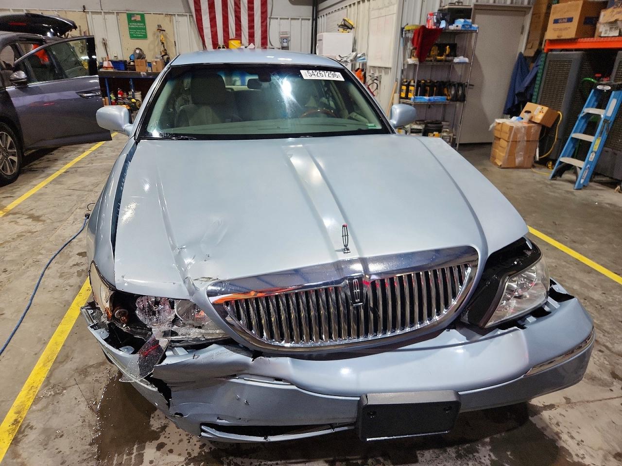 Lincoln Towncar Signature Limited