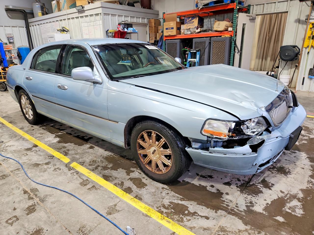 Lincoln Towncar Signature Limited