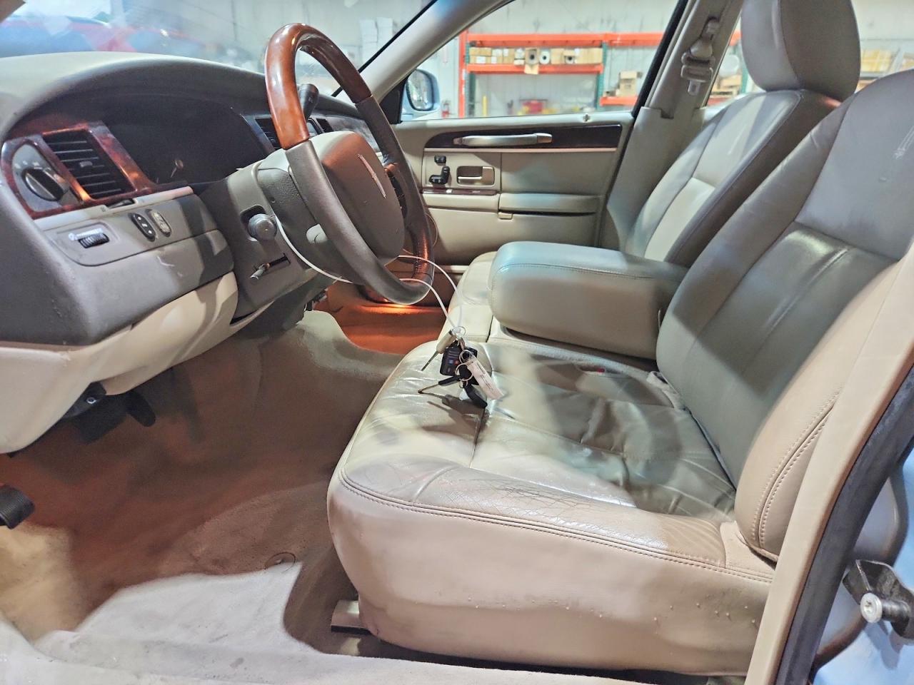 Lincoln Towncar Signature Limited