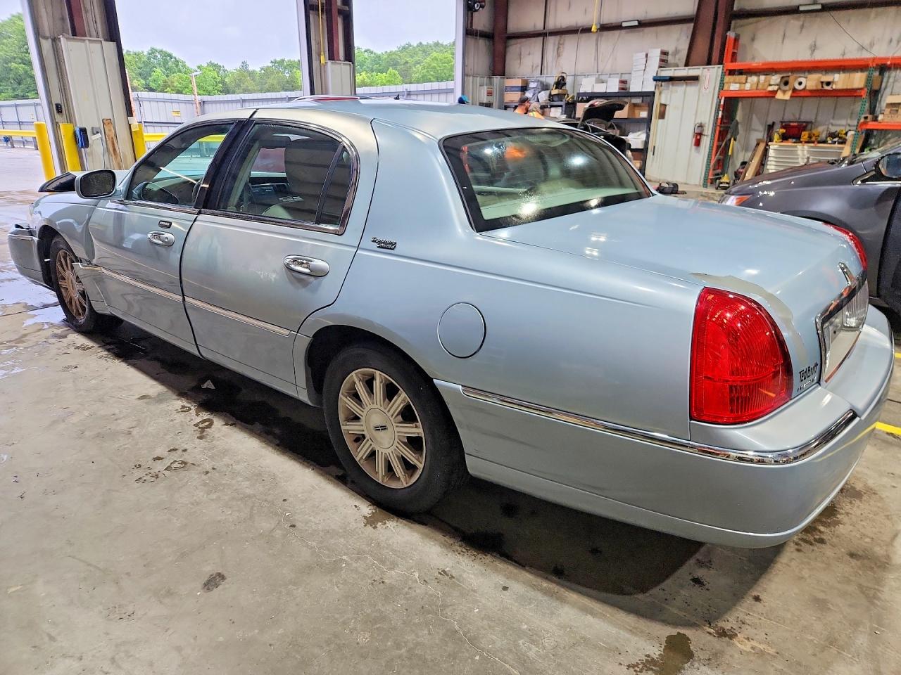 Lincoln Towncar Signature Limited