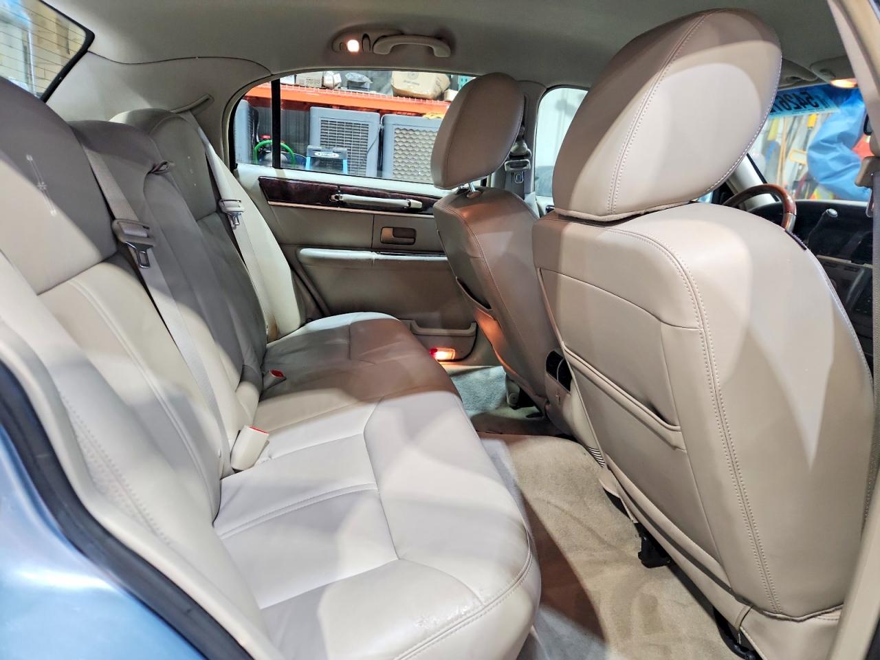 Lincoln Towncar Signature Limited