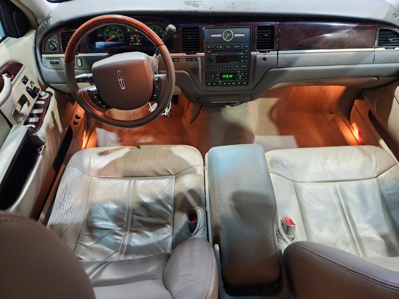 Lincoln Towncar Signature Limited