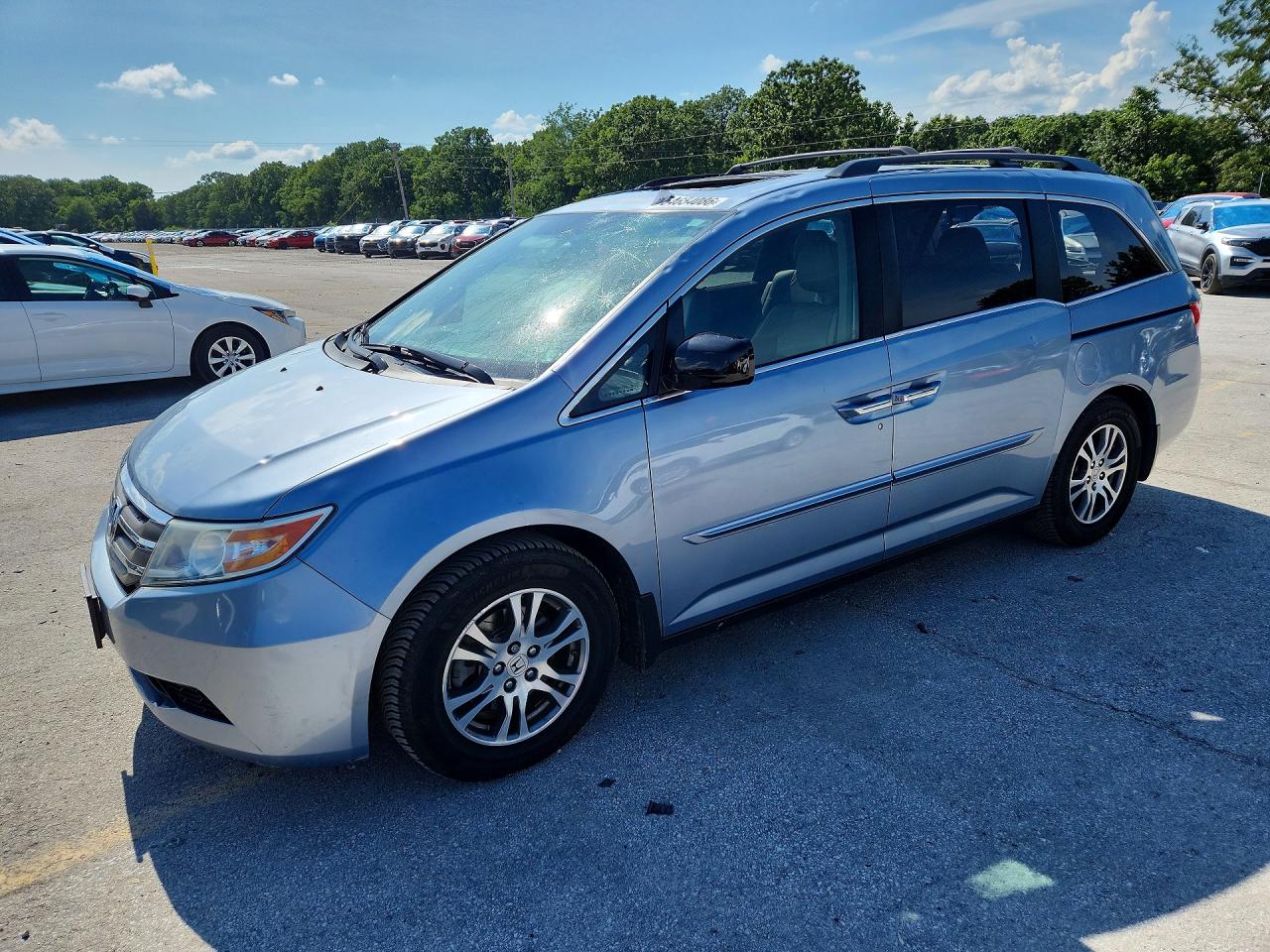 Salvage Honda Odyssey Image