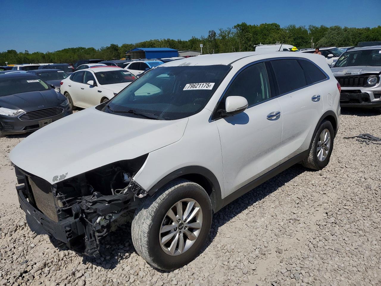 Salvage Kia Sorento Image