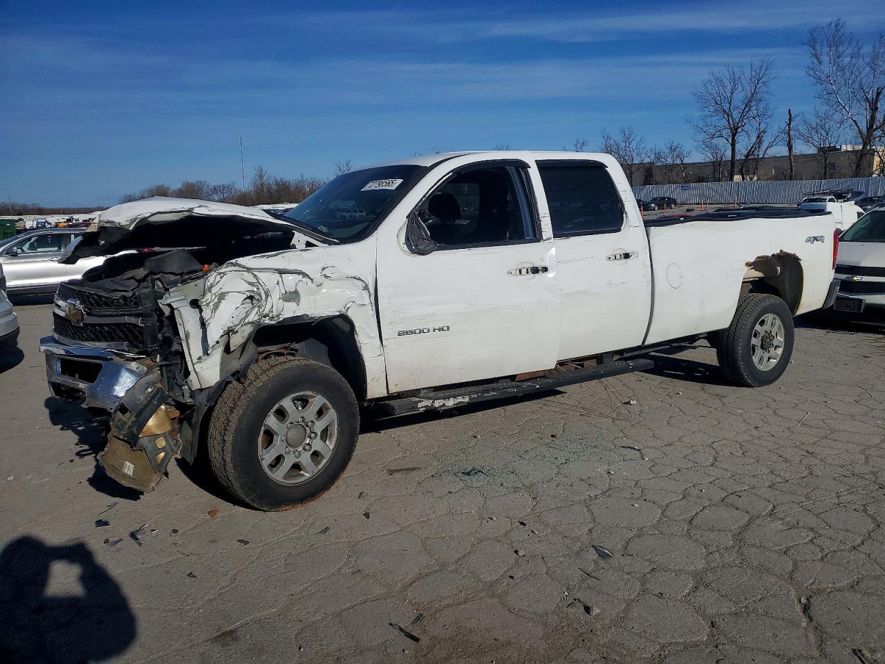 Salvage Chevrolet Silverado Image
